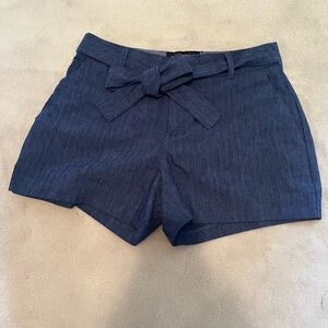 Banana Republic - Stylish Blue Women's Shorts
Size 0